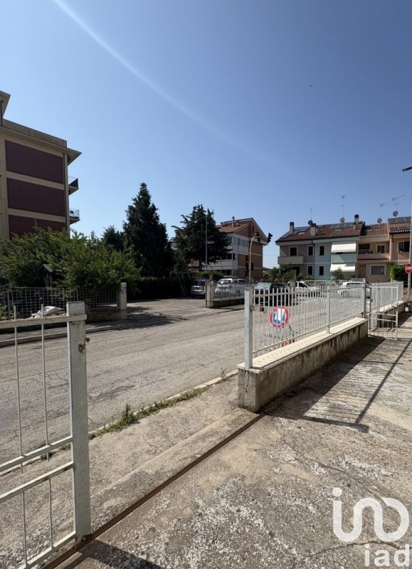 Kommersiell byggnad i Civitanova Marche