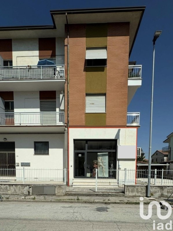 Kommersiell byggnad i Civitanova Marche