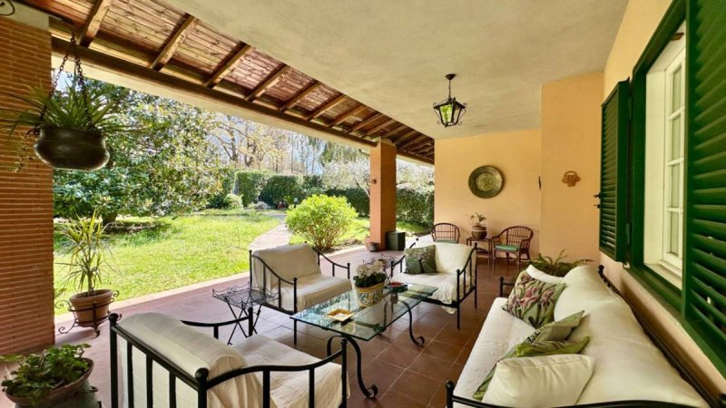 Half-vrijstaande woning in Roma