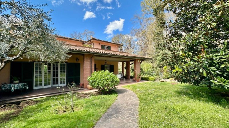 Half-vrijstaande woning in Roma