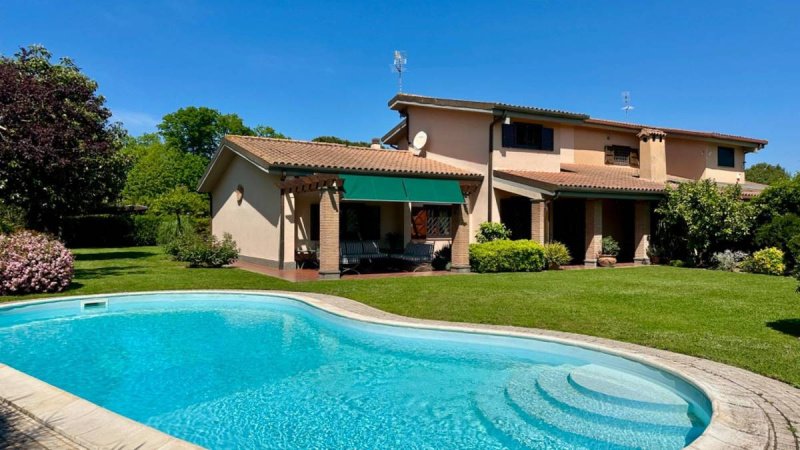 Half-vrijstaande woning in Roma