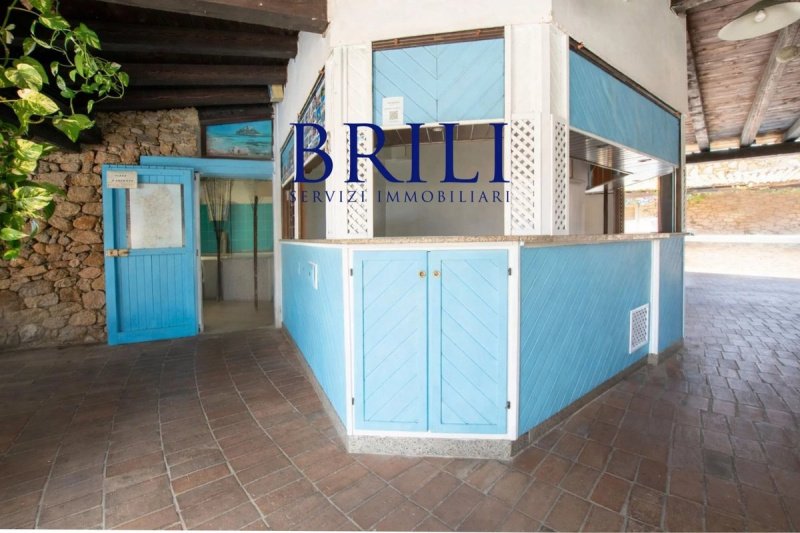 Kommersiell byggnad i Golfo Aranci