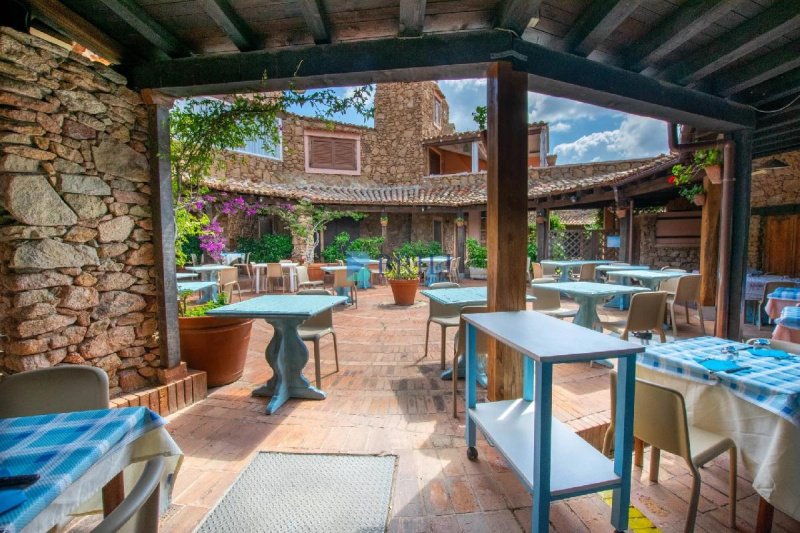 Edifício comercial em Golfo Aranci