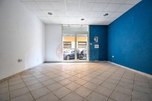 薩薩里商业房产