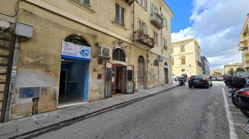 薩薩里商业房产