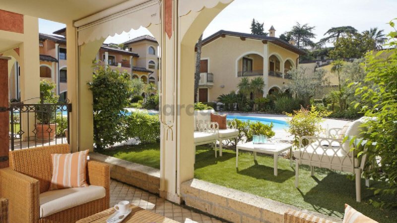 托斯科拉诺-马德尔诺公寓