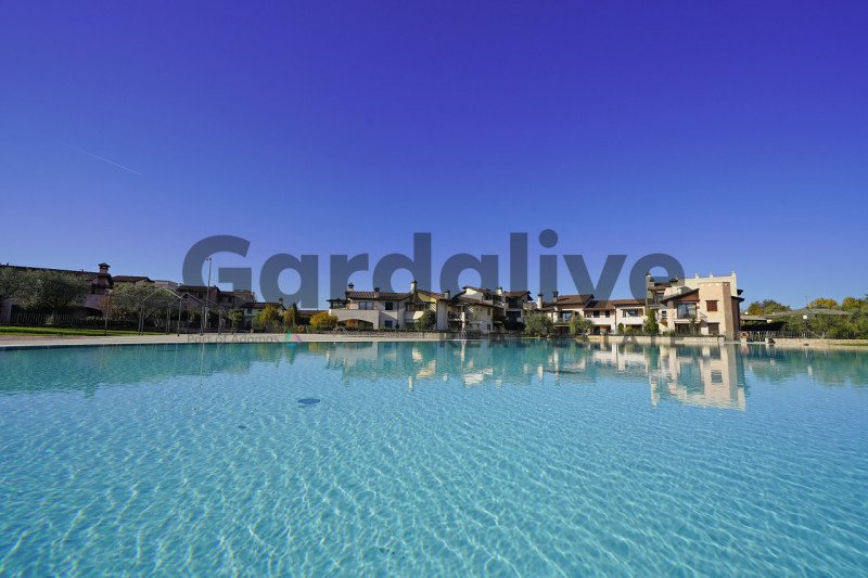 加尔达渔村公寓