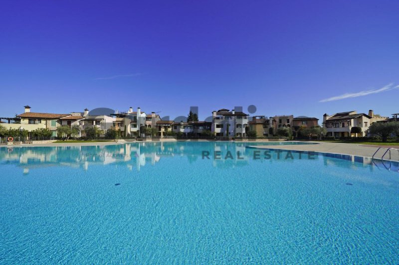 加尔达渔村公寓