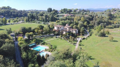 加尔达湖群滨代森扎诺公寓