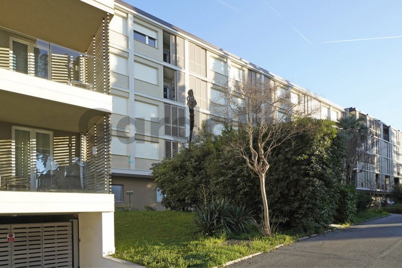 加尔多内-里维耶拉公寓