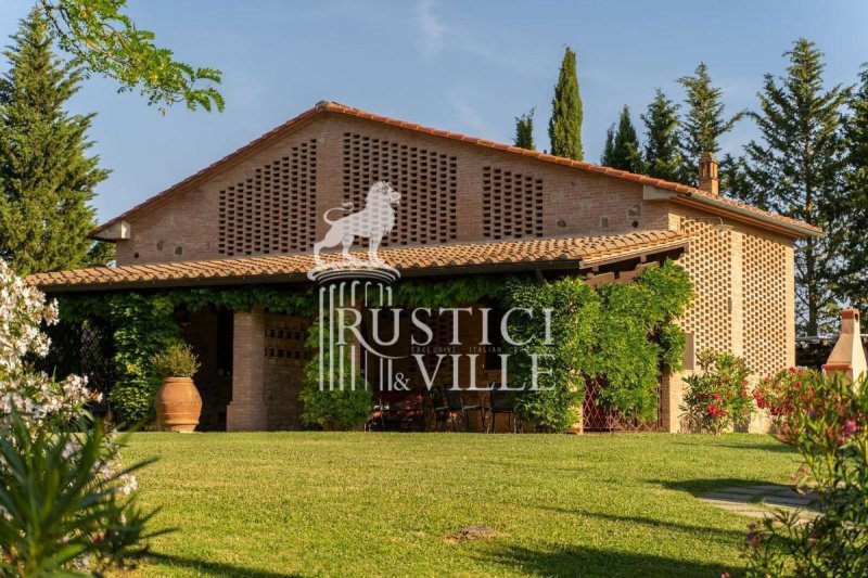 Klein huisje op het platteland in Peccioli