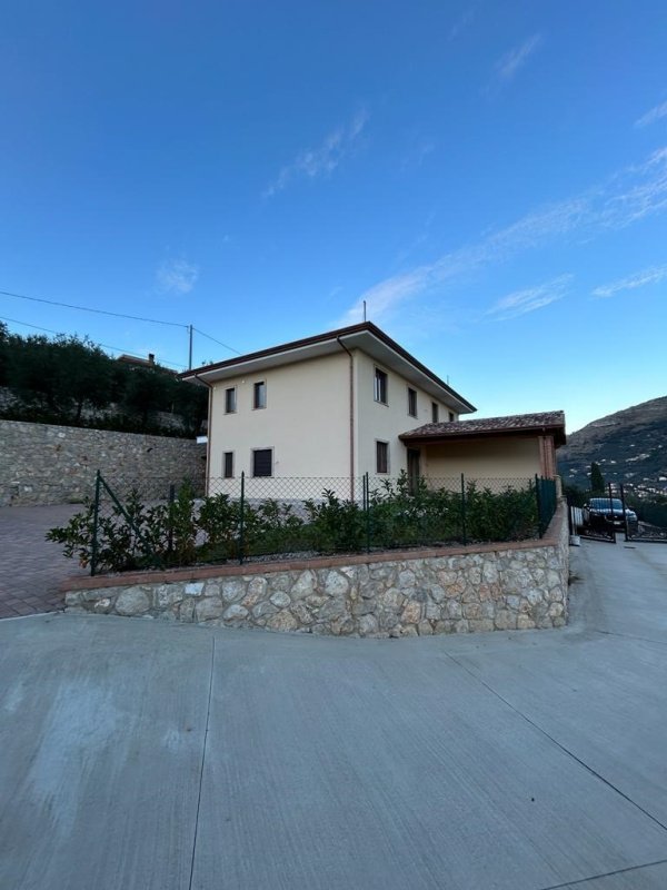 Вилла в Итри