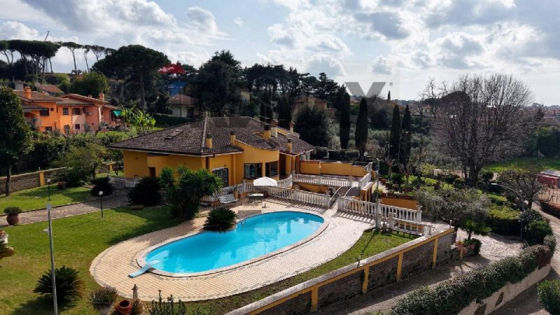 Semi-detached house in Frascati