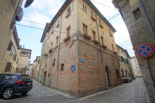 Top-to-bottom house in Città di Castello