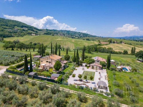 Klein huisje op het platteland in Assisi