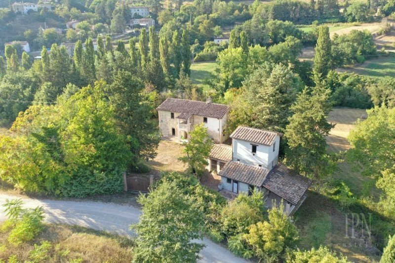 Hus på landet i Montone