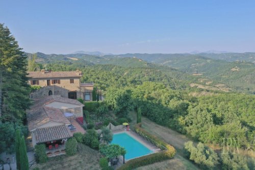 Casa di campagna a Montone