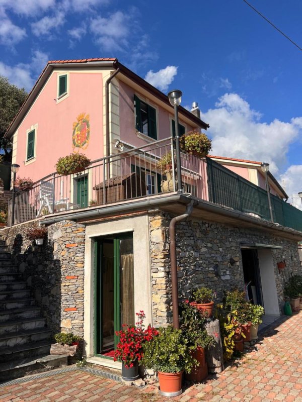 Detached house in Recco