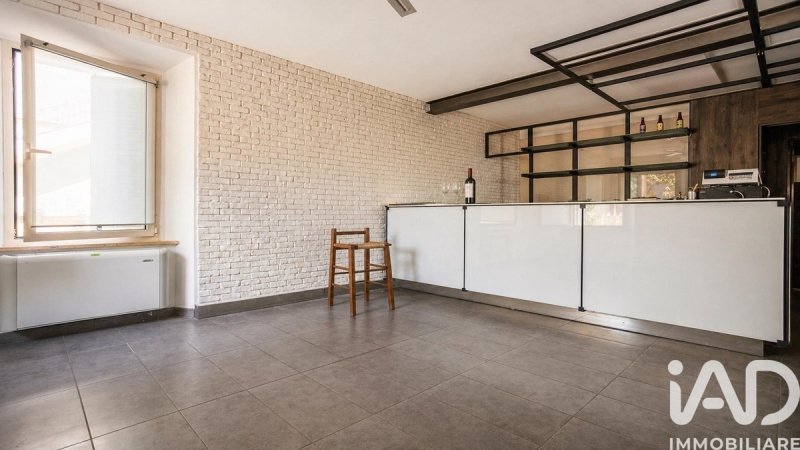Inmueble comercial en Falerone