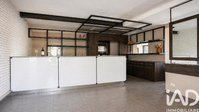 Inmueble comercial en Falerone