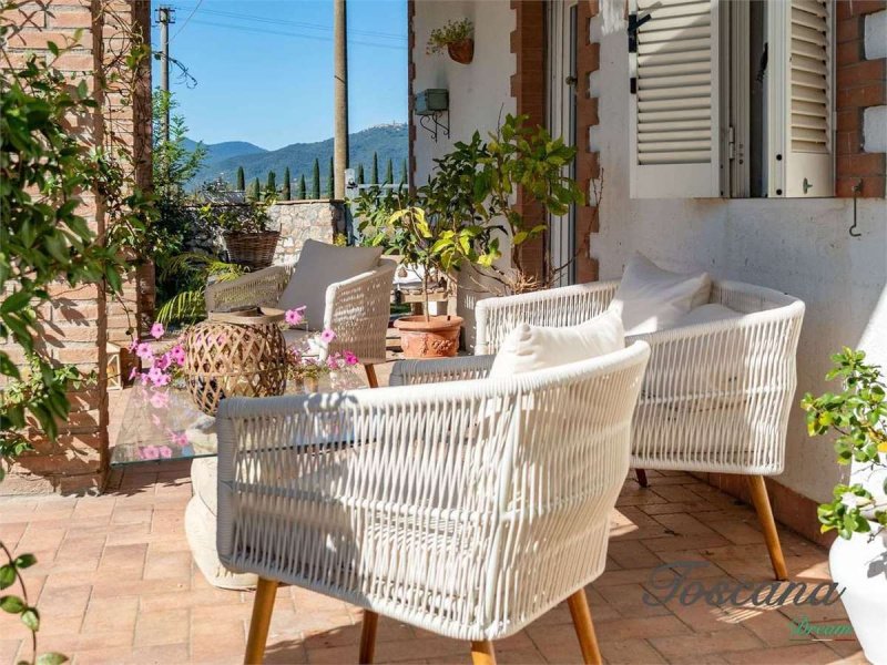 Вилла в Кастильоне-делла-Пеская