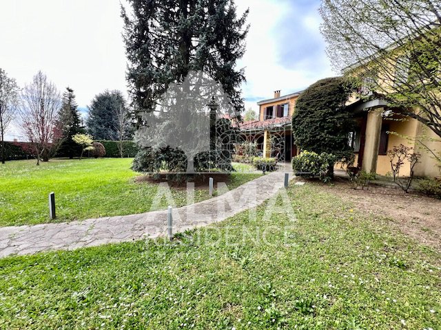 Вилла в Брембате-ди-Сопра