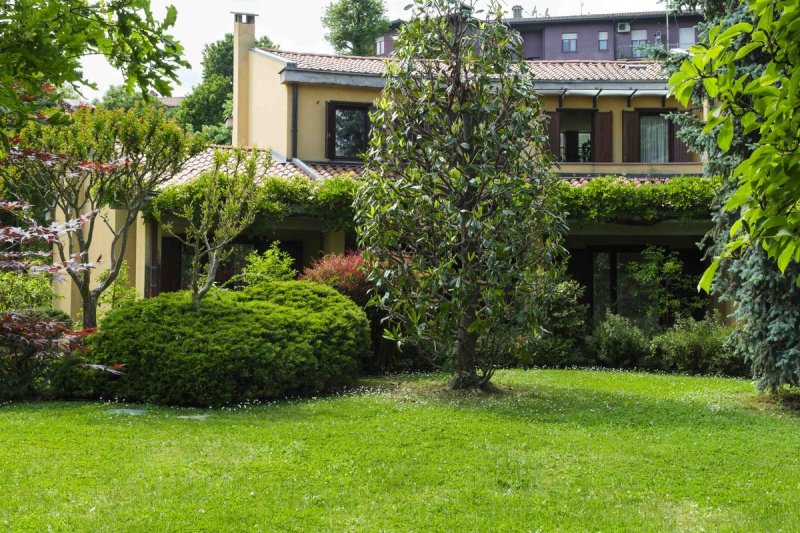 Вилла в Брембате-ди-Сопра