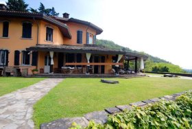 Villa in Como