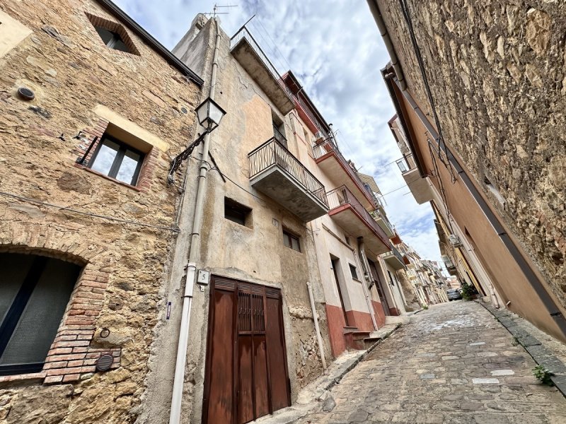 Einfamilienhaus in Tusa