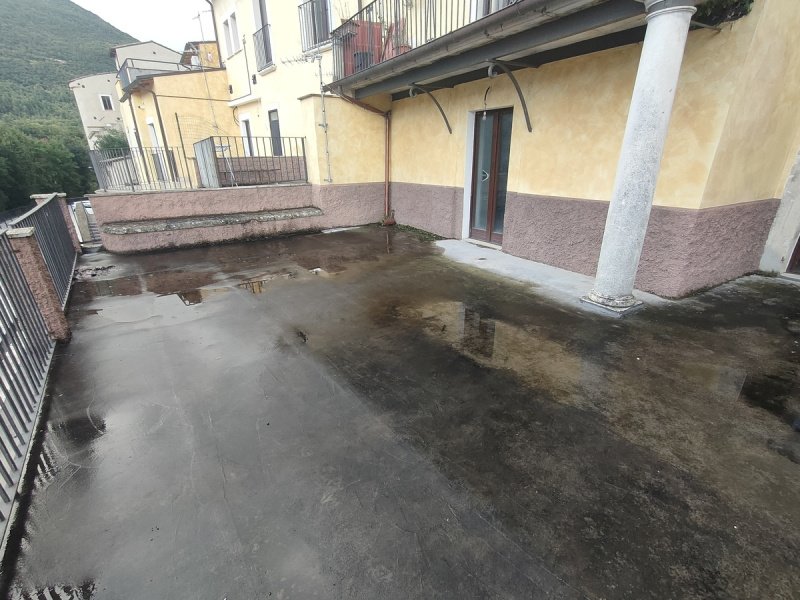 蒂里诺河畔布西公寓