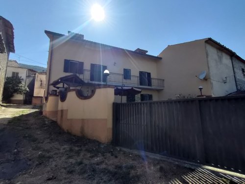 Casa independente em Tornimparte