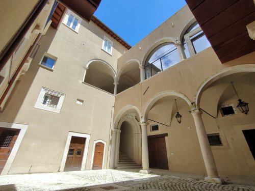 Apartamento histórico em Áquila