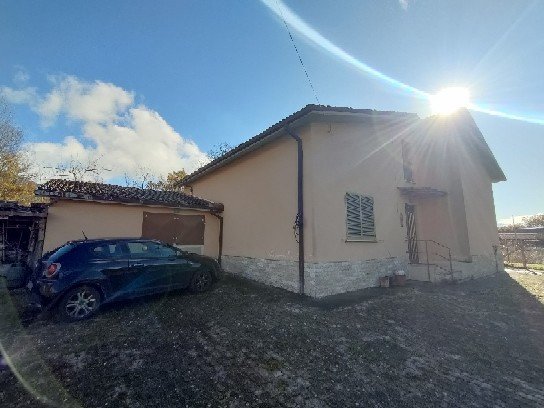 Hus på landet i Pizzoli