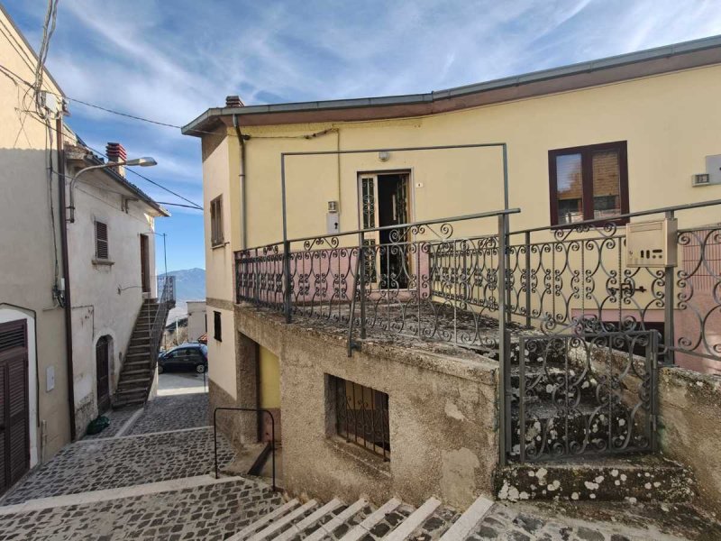 Semi-detached house in Castelvecchio Calvisio