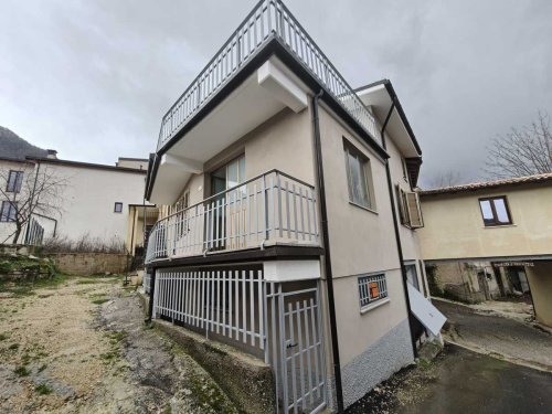 Detached house in Tornimparte
