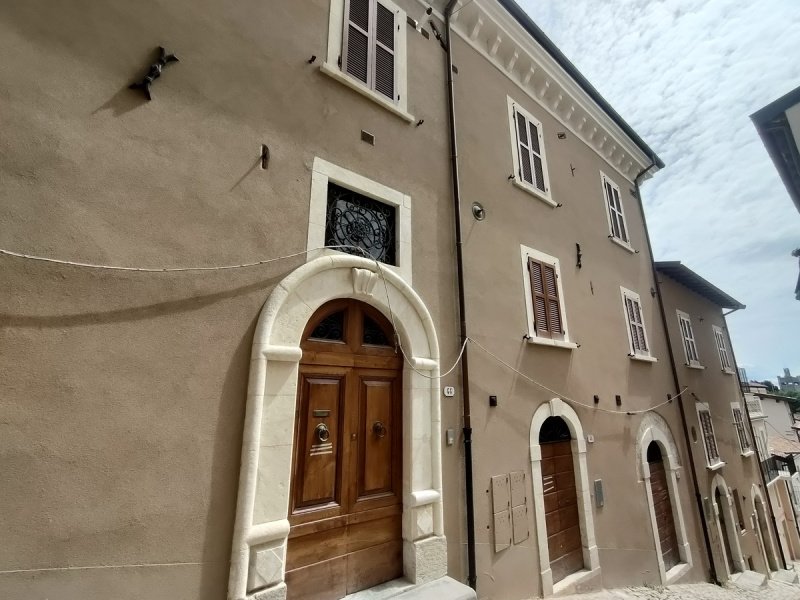 Casa histórica em Áquila
