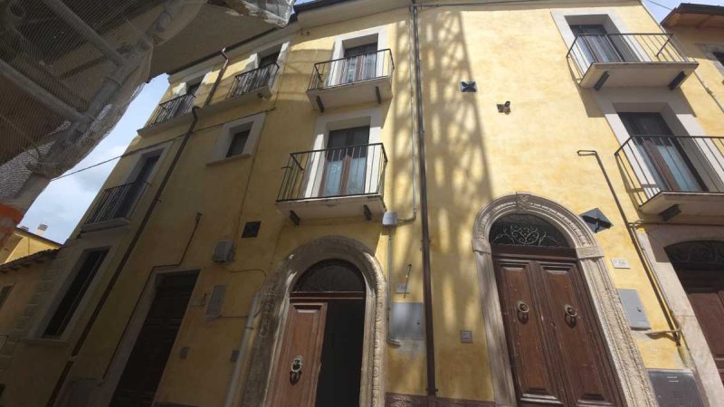 Palais à Bussi sul Tirino