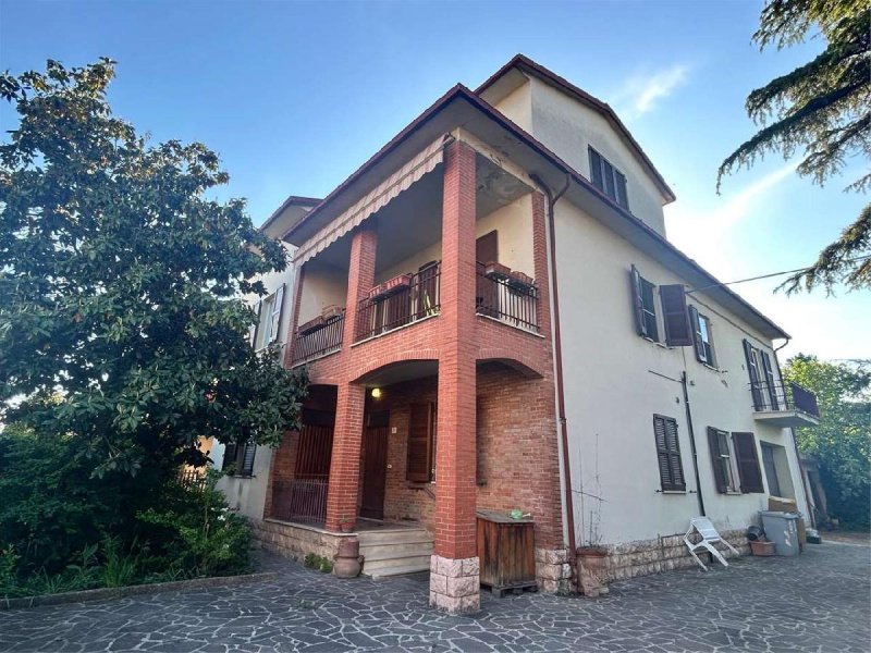 Vrijstaande woning in Bastia Umbra