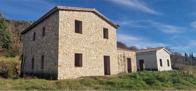 Casolare a Massa Martana