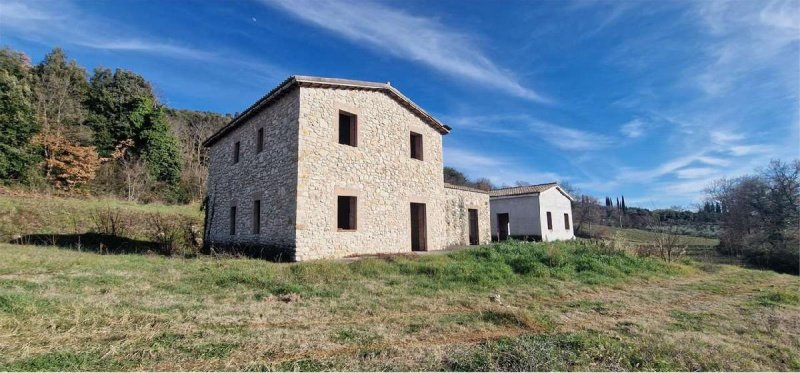 Casolare a Massa Martana