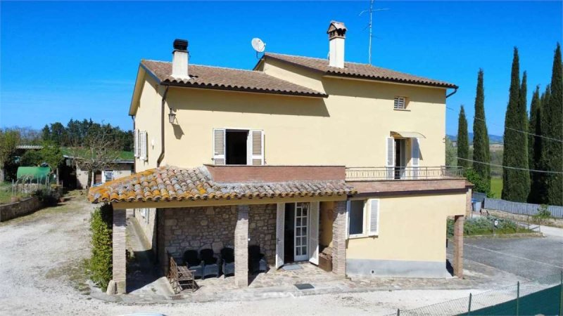 Villa in Todi