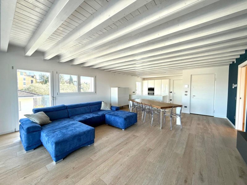 Takvåning i Desenzano del Garda