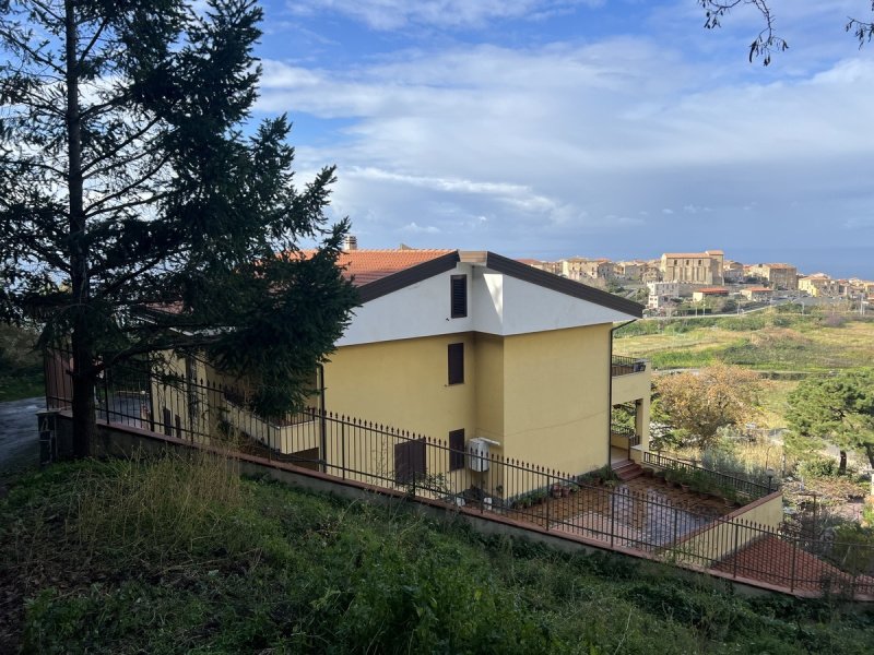 Casa independiente en Fiumefreddo Bruzio