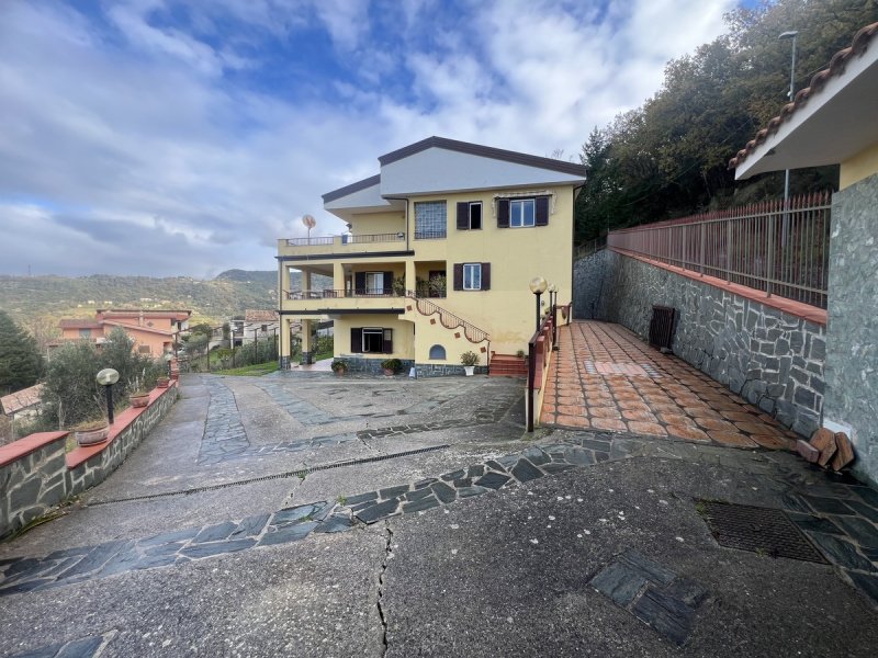 Casa independiente en Fiumefreddo Bruzio