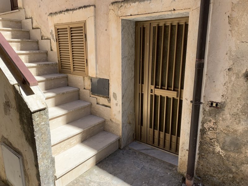 Vrijstaande woning in Fiumefreddo Bruzio