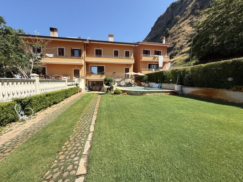 Detached house in Fiumefreddo Bruzio