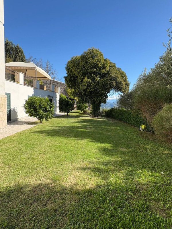 Вилла в Фара-ин-Сабина