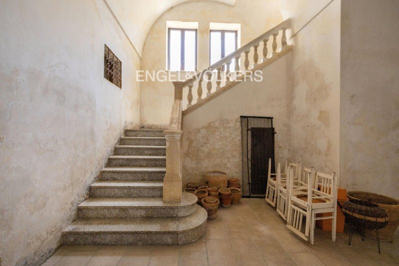 乌贾诺拉基耶萨房屋