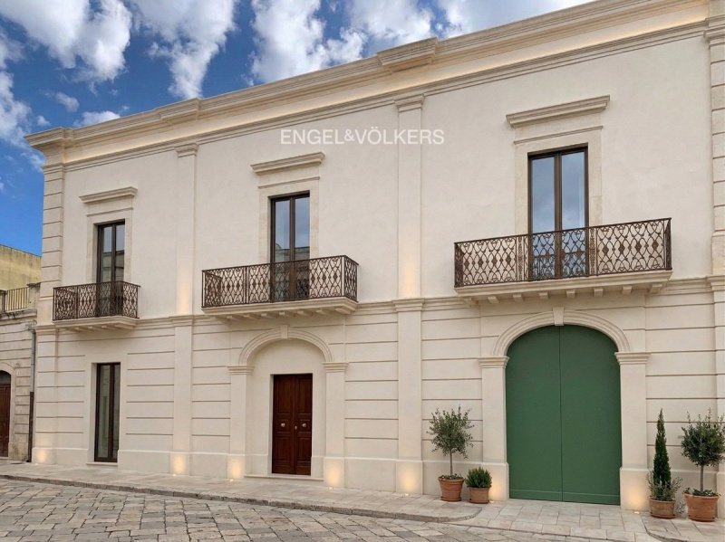 Palazzo a Alezio