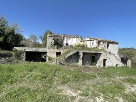 Landwirtschaftliche Fläche in Castorano